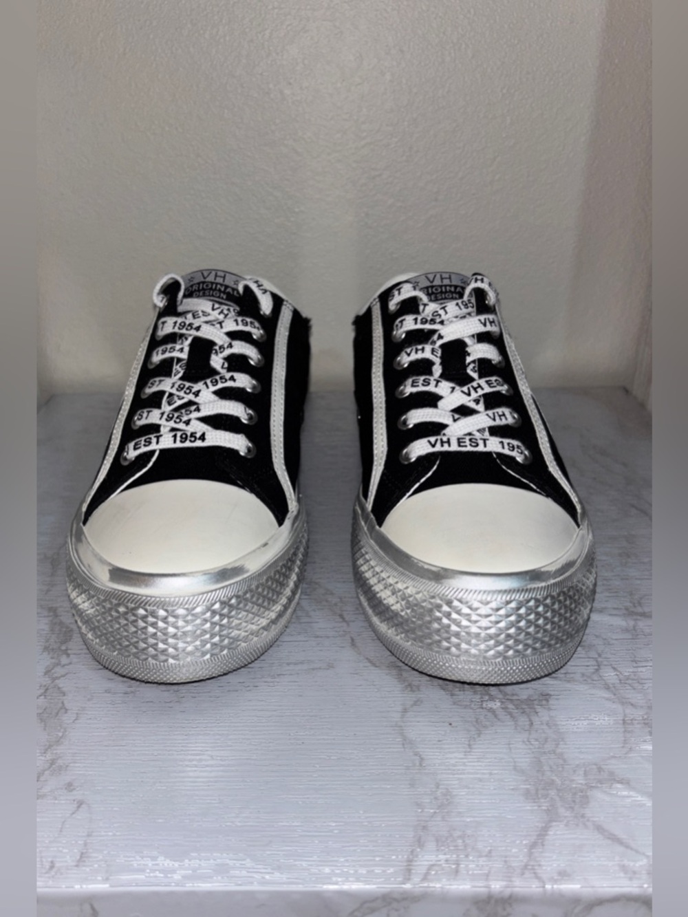 *EUC Vintage Havana Alive Metallic Lace Up Sneaker WOMEN SIZE 9